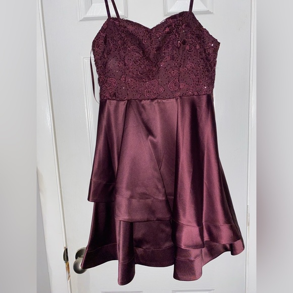 Special occasion dress BRAND NEW NEVER WORN - Picture 7 of 9